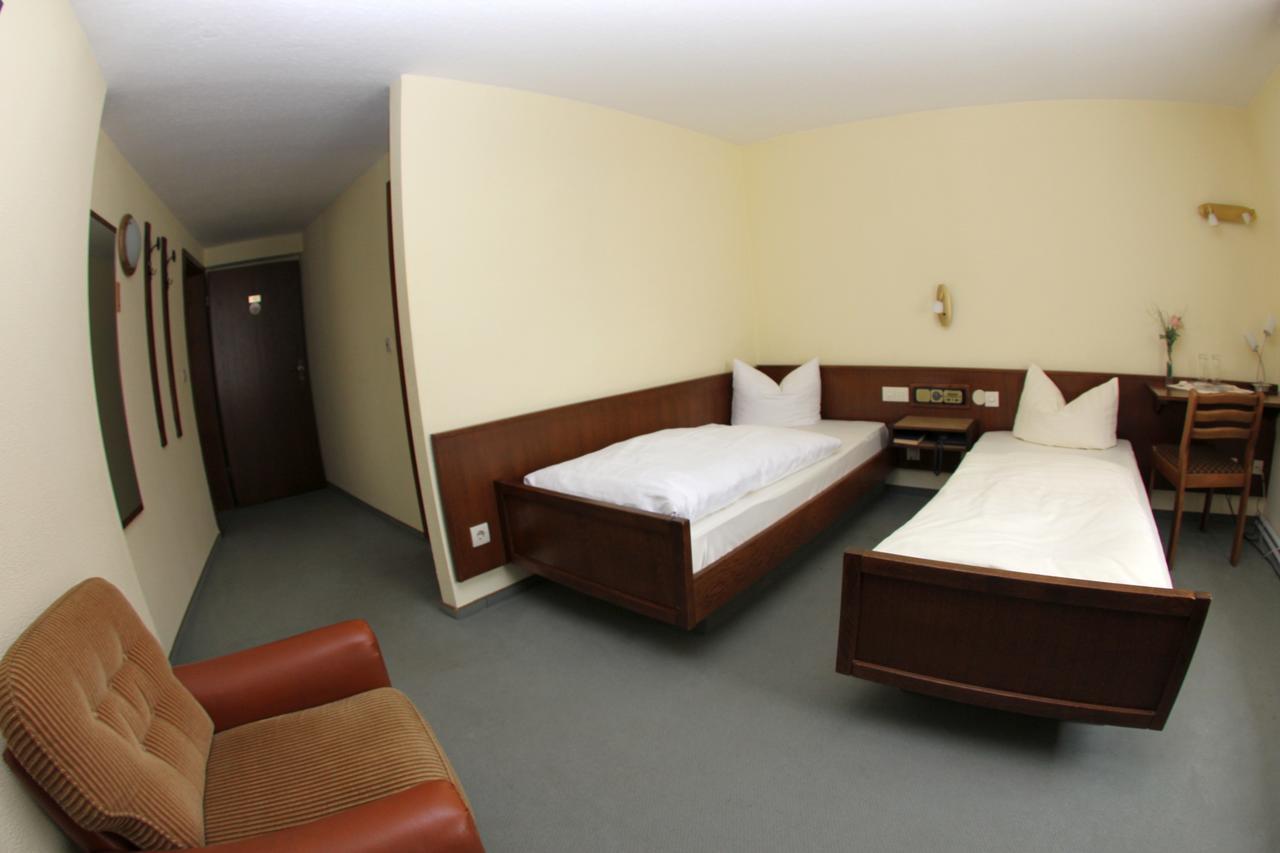 Zum Lowen Hotel Weiterstadt Extérieur photo