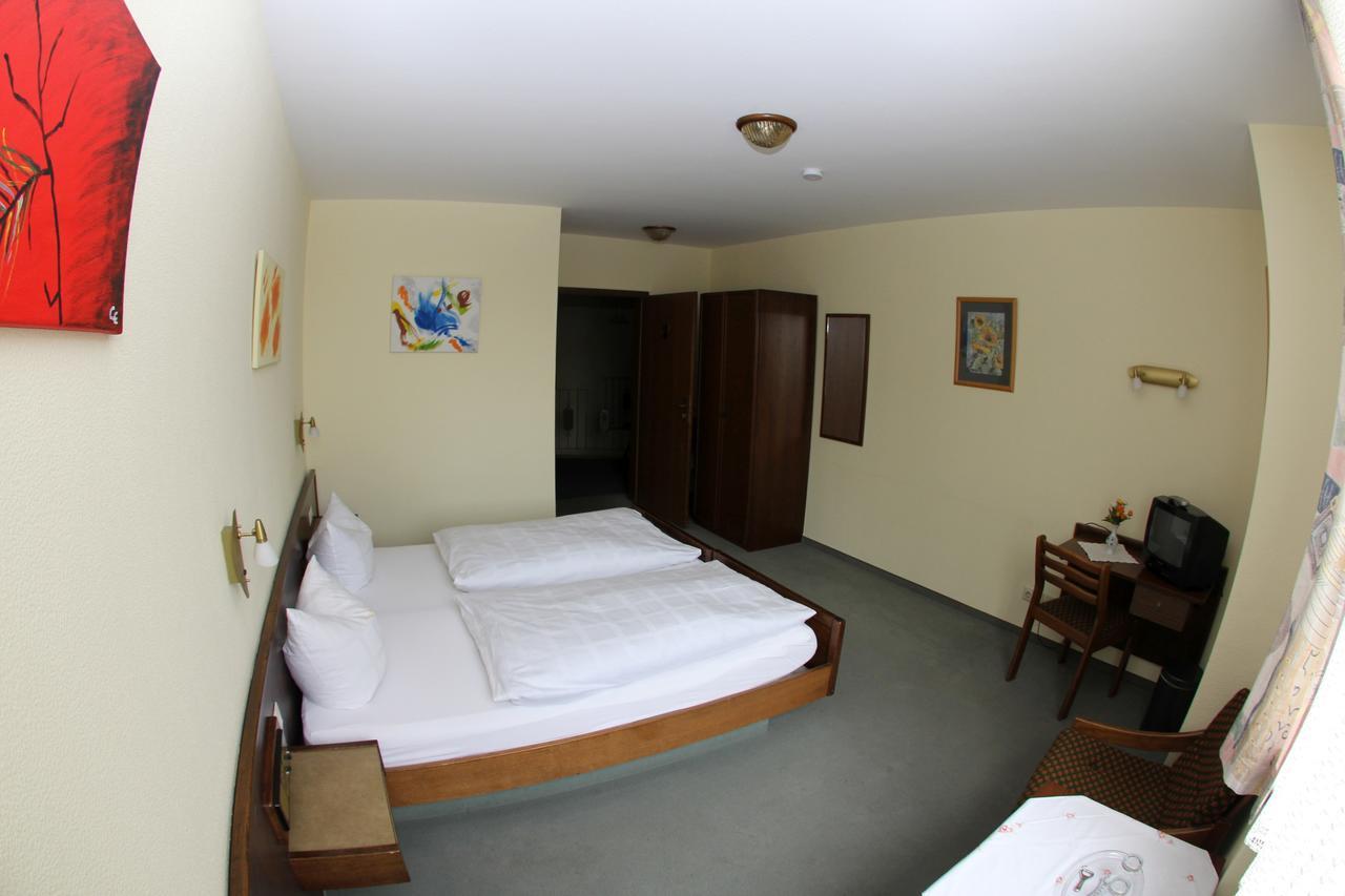 Zum Lowen Hotel Weiterstadt Extérieur photo